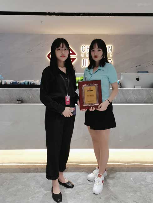 李女士選擇一個知名的冒菜加盟品牌