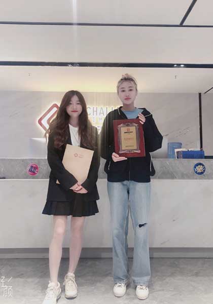 加拿大留學(xué)歸來(lái)的徐女士加盟帽牌貨