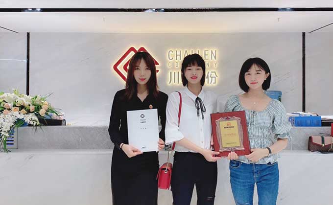 恭喜重慶兩位小姐姐加入川魂帽牌貨冒菜