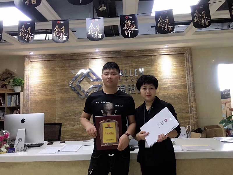 重慶的簡先生簽約加盟帽牌貨冒菜