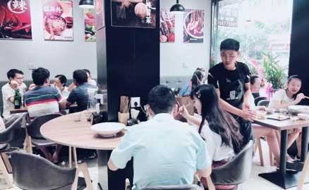 帽牌貨冒菜加盟店是如何做到日賺八千？