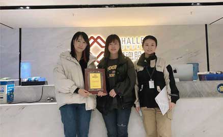 濱州的李女士簽約加盟帽牌貨冒菜