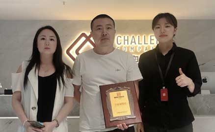 成都郫都區(qū)的劉老板簽約加盟帽牌貨冒菜