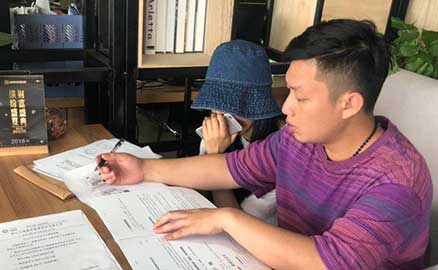 97年的李先生成功與帽牌貨冒菜簽約