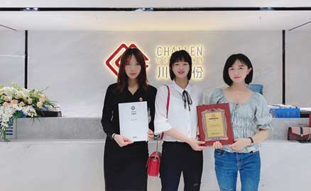 重慶的兩位小姐姐加盟帽牌貨冒菜