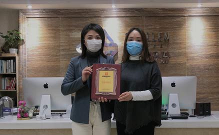 四川崇州的葉姐簽約加盟帽牌貨冒菜