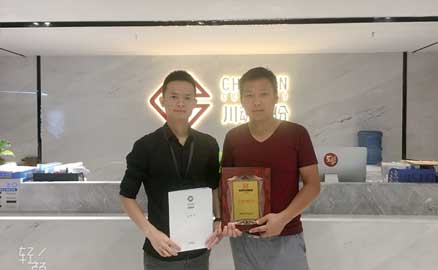 李先生在湖南當(dāng)?shù)爻赃^(guò)帽牌貨冒菜