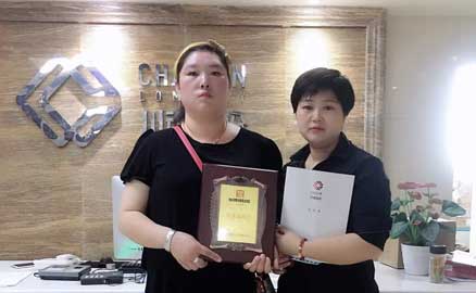 來自黑龍江的趙女士成功與帽牌貨冒菜簽約