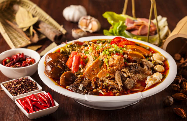 成都干拌冒菜：口感麻辣，回味無窮