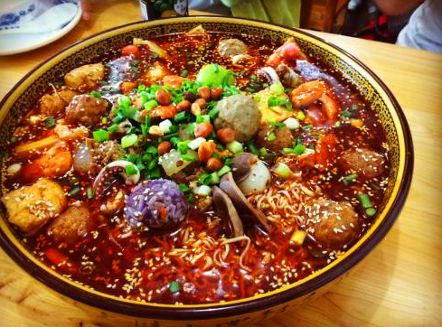 冒菜口味豐富多樣，麻辣燙爽口無比