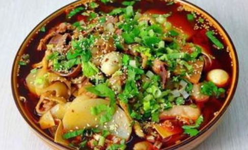 小成本鄉(xiāng)鎮(zhèn)創(chuàng)業(yè)，加盟冒菜實現經濟自由