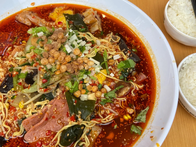 如何經(jīng)營好一家冒菜加盟店呢，一起來看看吧