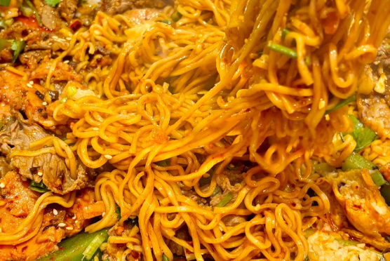 冒菜加盟好還是先學(xué)技術(shù)后自己開店好呢？